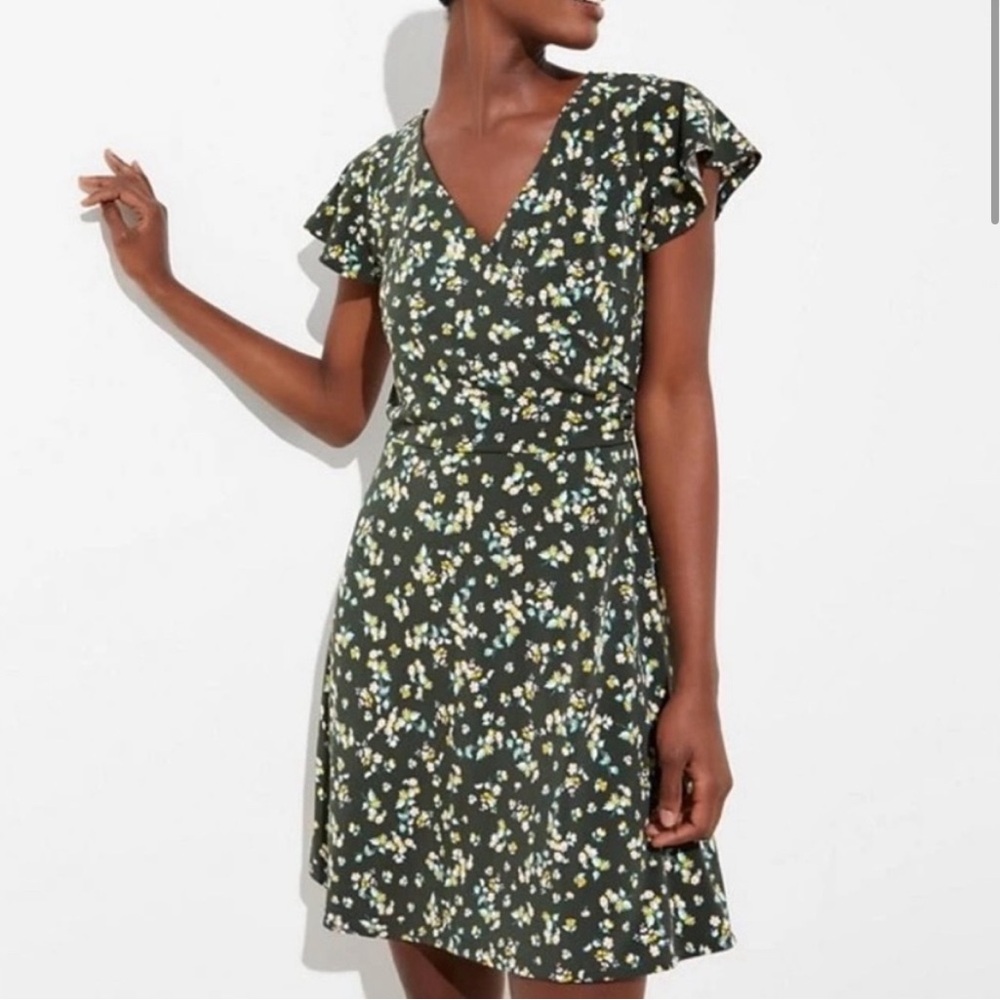 LOFT Wildflower Flutter Wrap Dress in Size 6